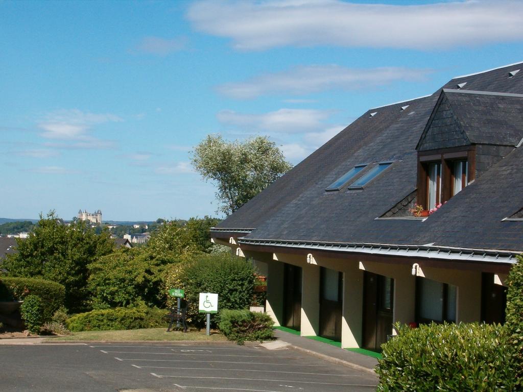 Campanile Saumur Bagian luar foto